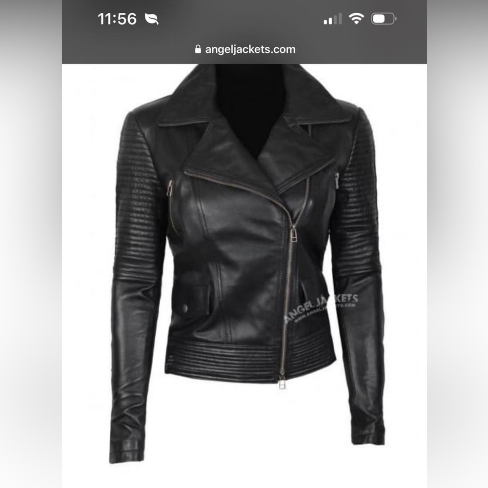 New w/ tags, real leather 
Gal Gadot Justice League jacket XS.